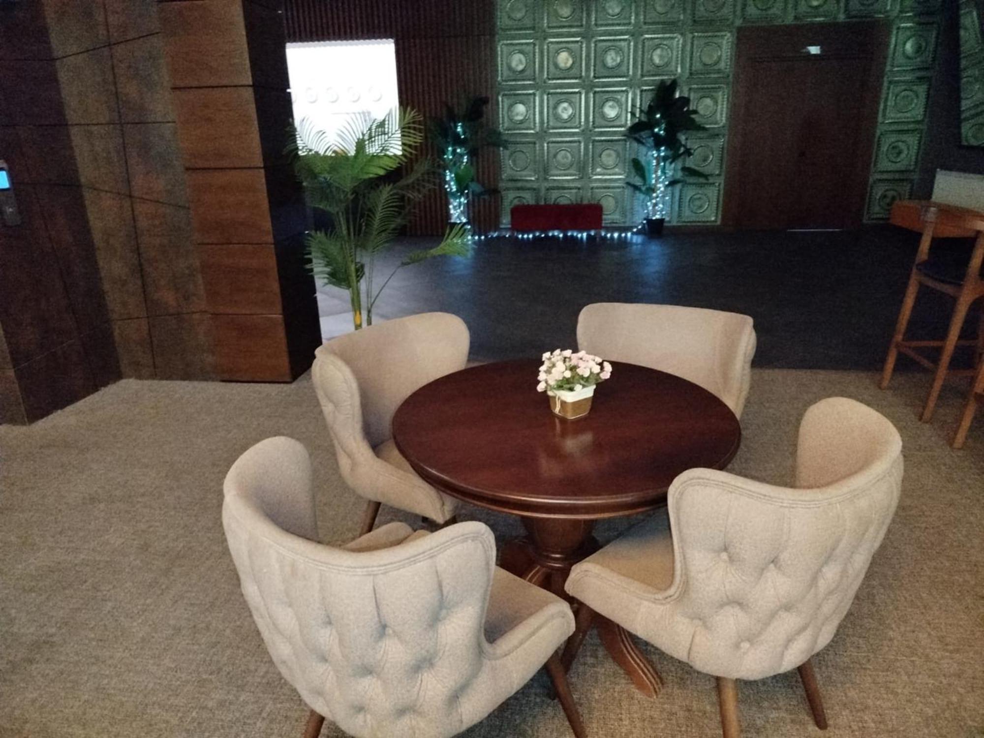 Green Tower Hotel تبليسي المظهر الخارجي الصورة