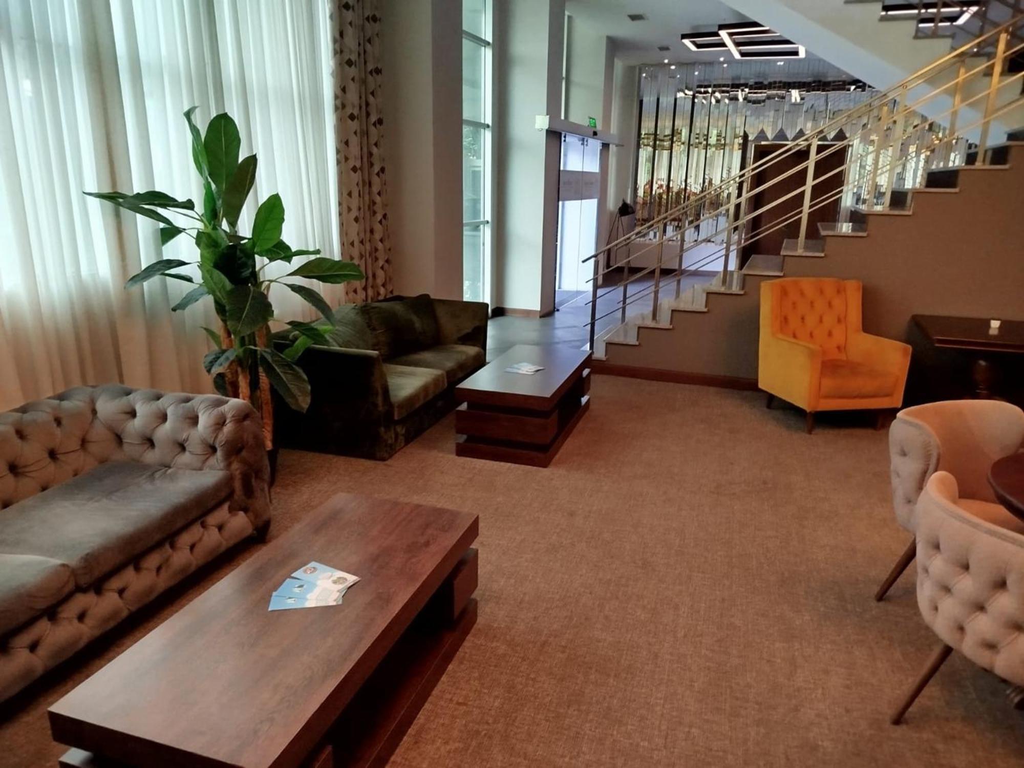 Green Tower Hotel تبليسي المظهر الخارجي الصورة